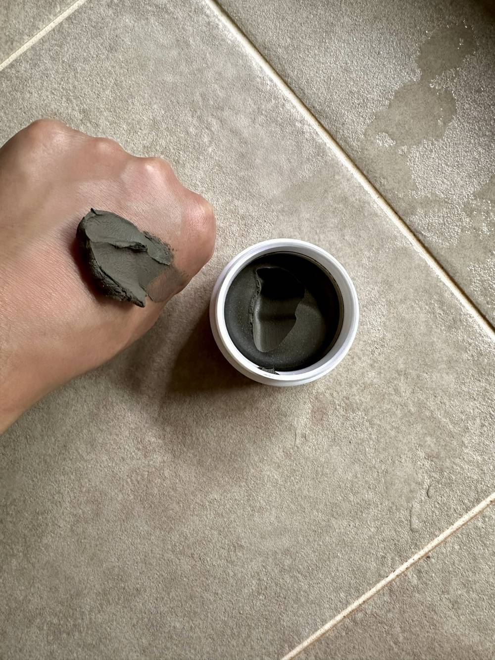 「良い水・良い泥・良い油」を信条に、社会貢献の循環作りにも取り組んだ「NEROLILA Botanica（現在のブランド名はNEROLILA）」ディレクター時代、クレイ好きが高じて一番最初にクレイパックを作りました。