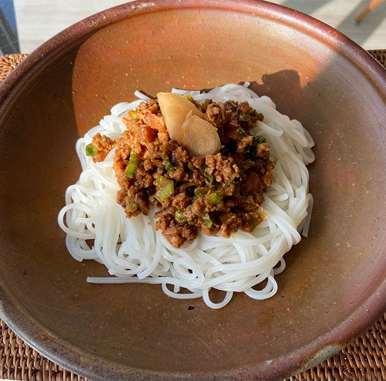 火を使わずに作れる、ヘルシーなのにジャンク味の、ジャージャー麺ソース
