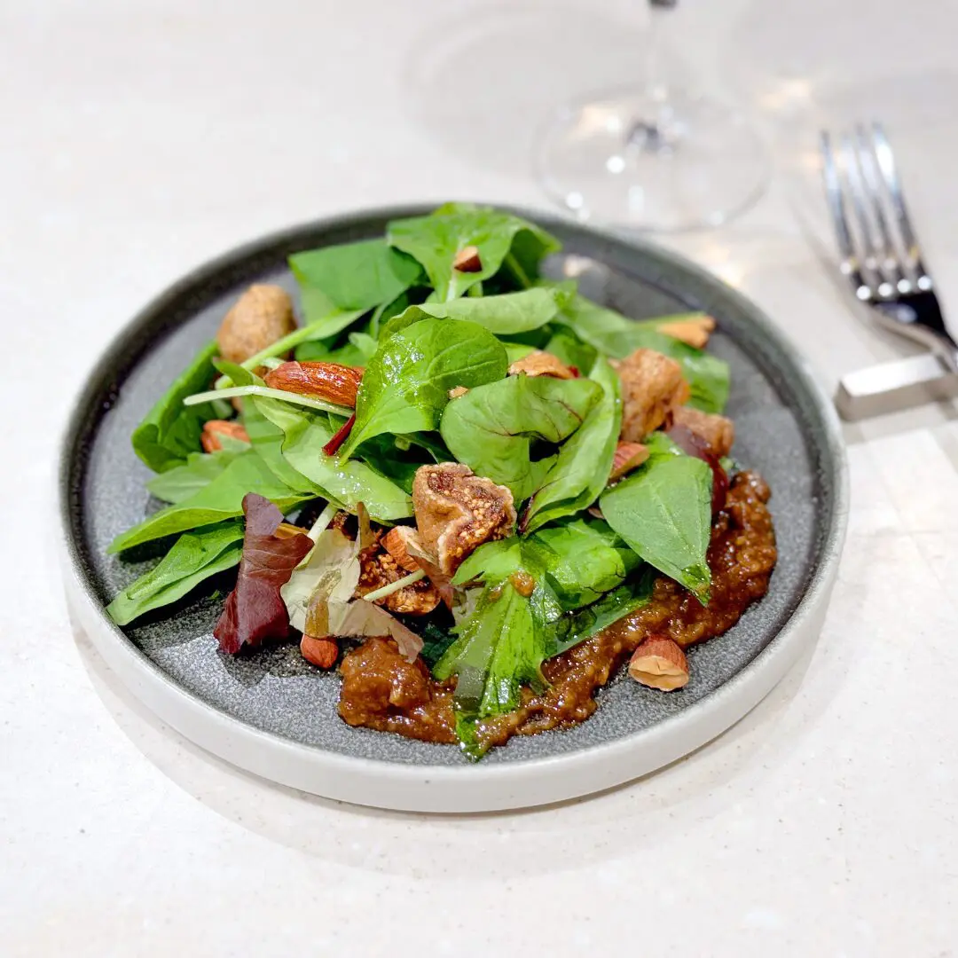 ドライフルーツのグリーンサラダ