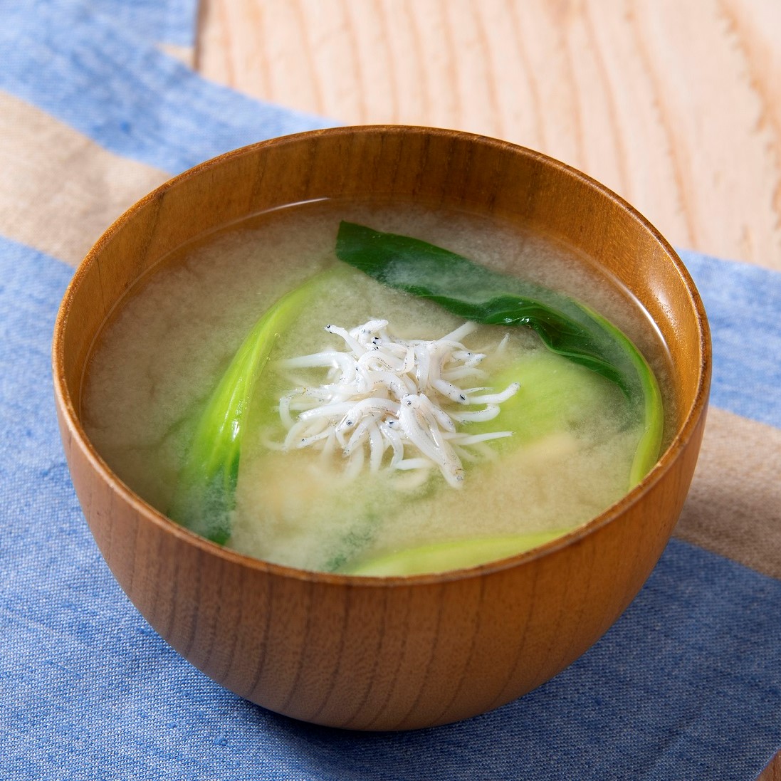 チンゲン菜としらすの味噌󠄀汁