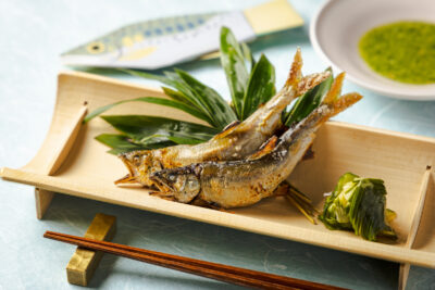 発酵と熟成がテーマの日本料理レストラン  GINZA 豉 KUKI 6月コースのご案内<br>蓼酢味噌を添えた天竜鮎塩焼きや 辛味噌ソースと青柚子ソースを添えた尾崎牛のステーキ他、厳選した旬の食材を提供