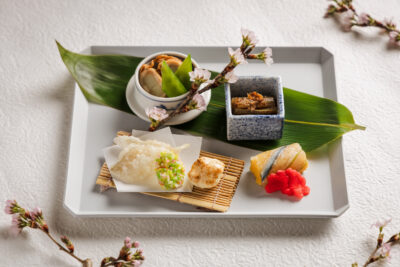 発酵と熟成がテーマの日本料理レストラン GINZA 豉 KUKI 4月コースのご案内『CRAFT MISO 生糀』の上澄みジュレとともに味わうアスパラガスのすり流しや、 蕗味噌を添えた宮崎県産尾崎牛重ね焼きなど、厳選した旬の食材を使用した料理を提供