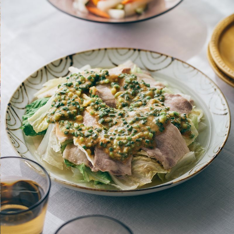 白菜と豚バラ肉の重ね蒸し　ネギ味噌ソースがけ