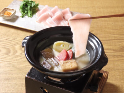 発酵と熟成がテーマの日本料理レストラン  GINZA 豉 KUKI 1月コースのご案内<br>春の七草と味噌の上澄み餡でいただく聖護院蕪の風呂吹きや、 寒鰤の味噌酒粕鍋など、厳選した旬の食材を提供