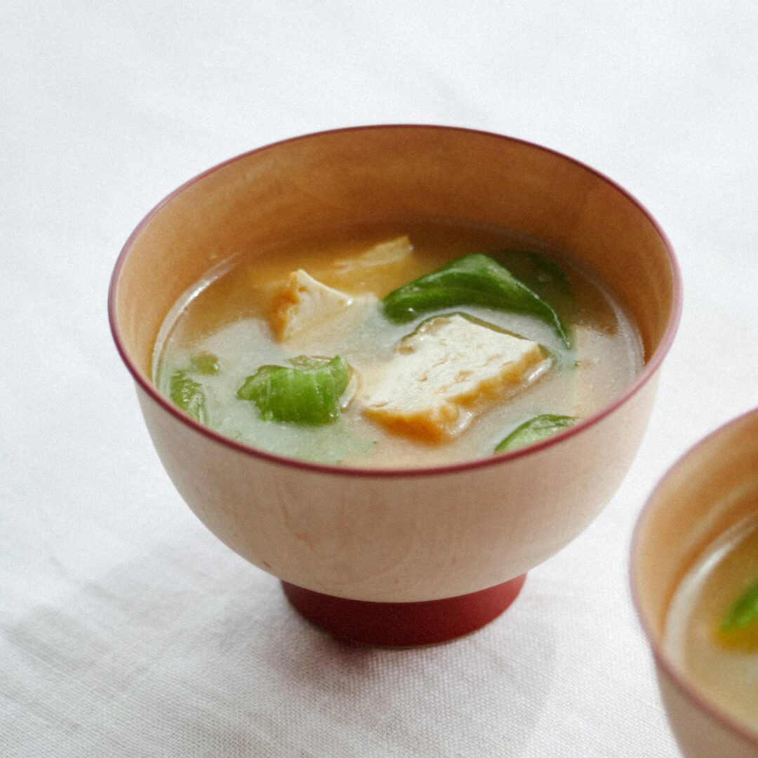 厚揚げとレタスの味噌汁