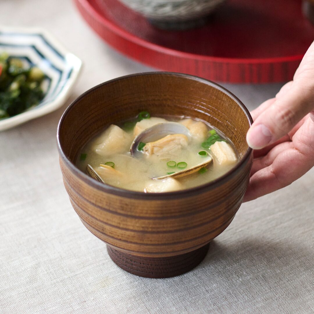 あさりと麩の味噌汁